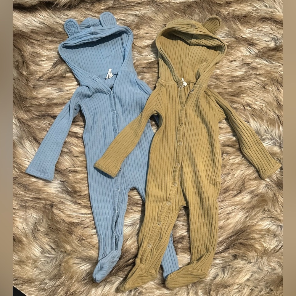 Kate Quinn bundle 3-6m Snap Hooded Ribbed Footed Onesies